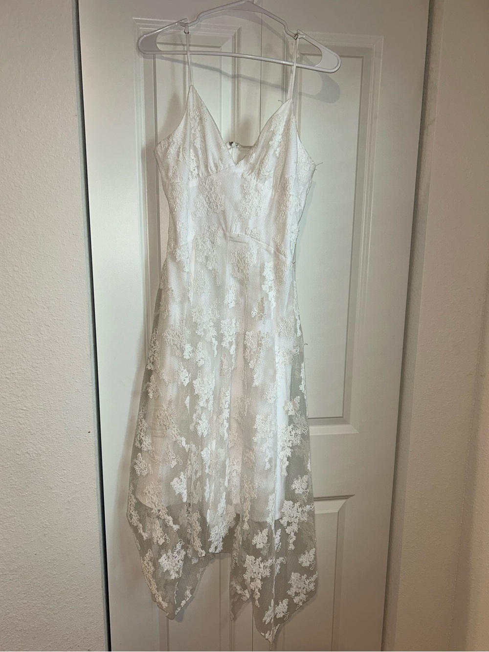 Storia White Lace Spaghetti Strap Handkerchief Hem Dress